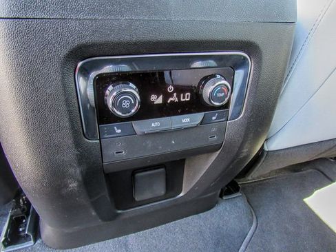 New 2025 Chevrolet Suburban Premier image 18