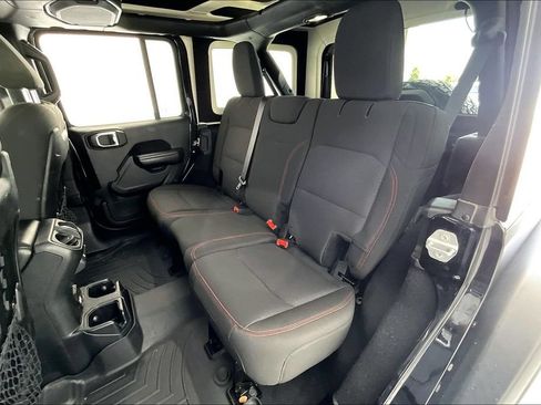 Used 2018 Jeep Wrangler Unlimited Rubicon AWD/4WD image 32