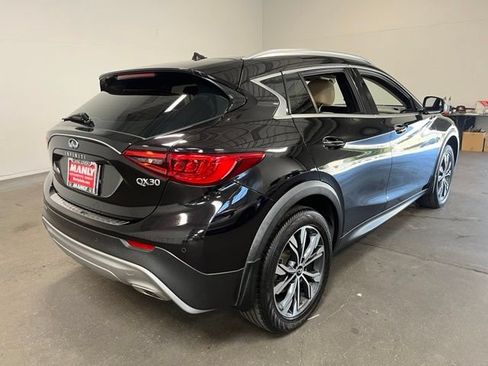Used 2018 INFINITI QX30 Premium w/ Navigation Package AWD/4WD image 4