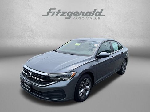 Used 2024 Volkswagen Jetta SE FWD image 2