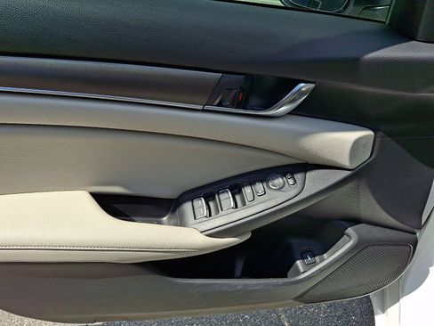 Used 2019 Honda Accord LX image 12