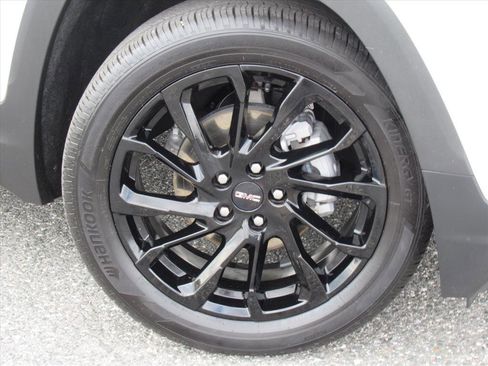 Used 2024 GMC Terrain SLT w/ Tech Package image 7