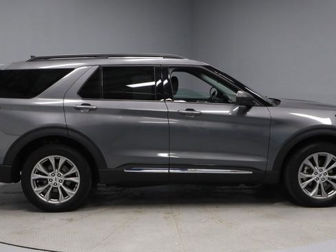 Certified 2023 Ford Explorer XLT w/ Equipment Group 202A image 7