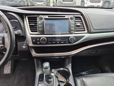 Used 2017 Toyota Highlander XLE FWD image 24
