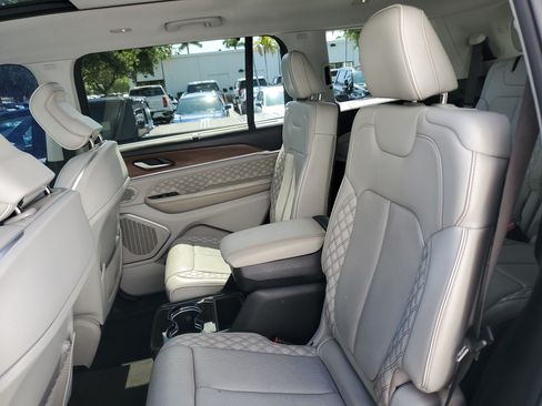 Used 2021 Jeep Grand Cherokee L Summit w/ Luxury Tech Group V RWD image 14
