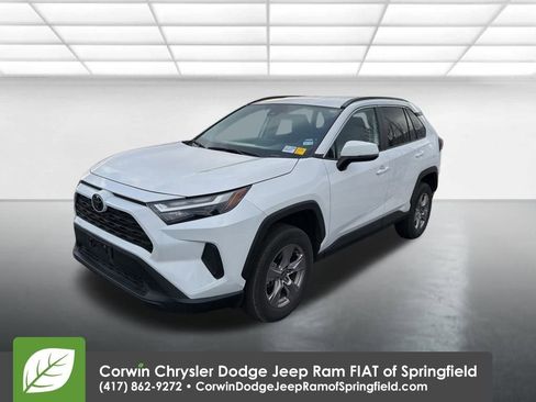 Used 2025 Toyota RAV4 XLE image 3