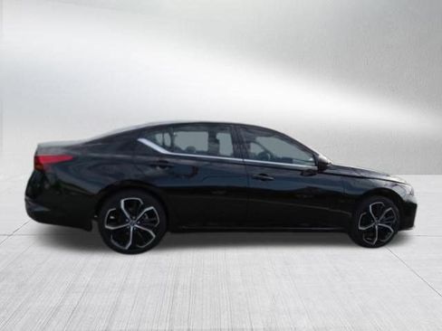 Used 2023 Nissan Altima 2.5 SR w/ SR Premium Package FWD image 9