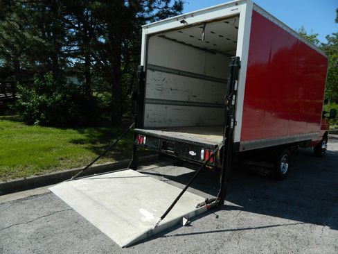 Used 2016 Ford E-450 and Econoline 450 Super Duty w/ Ambulance Prep Package RWD image 10