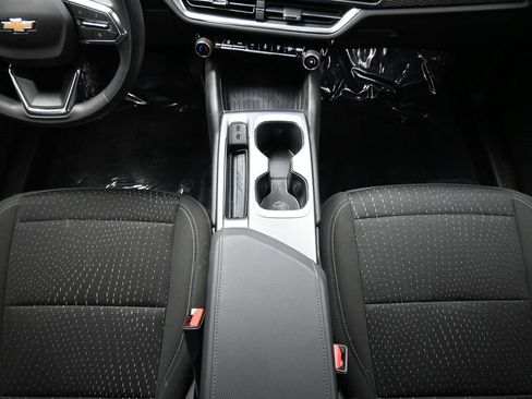 Used 2025 Chevrolet Equinox EV LT image 27