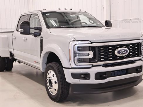 New 2026 Ford F450 Platinum w/ FX4 Off-Road Package AWD/4WD image 3