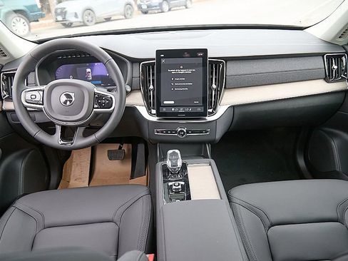 New 2026 Volvo XC90 B6 Plus w/ Protection Package image 25
