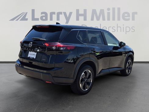 Used 2025 Nissan Rogue SV AWD/4WD image 5