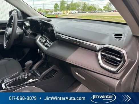 Used 2025 Chevrolet TrailBlazer LT AWD/4WD image 12