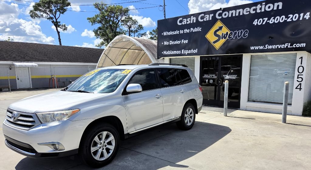 Used 2013 Toyota Highlander Plus FWD image 2