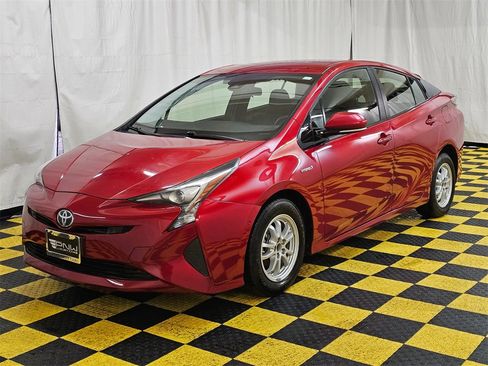 Used 2018 Toyota Prius Three image 7