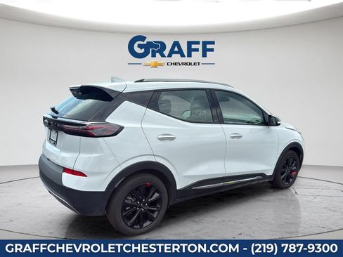 Used 2023 Chevrolet Bolt EUV Premier w/ Sun & Sound Package FWD image 8