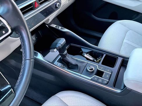 Certified 2025 Kia Sorento S image 14