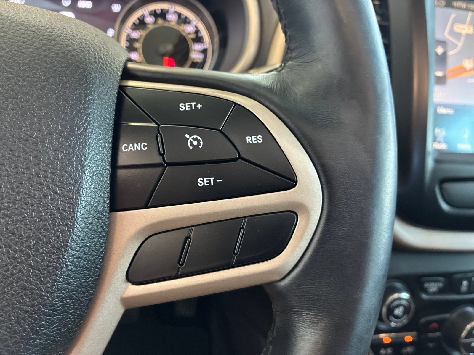 Used 2017 Jeep Cherokee Limited AWD/4WD image 20