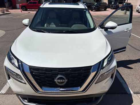 Used 2023 Nissan Rogue SL FWD image 2