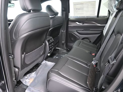 New 2025 Jeep Grand Cherokee Limited w/ Luxury Tech Group II image 12