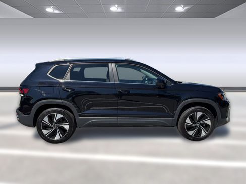 Used 2025 Volkswagen Taos SE AWD/4WD image 8