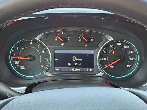 Used 2023 Chevrolet Traverse LT image 32