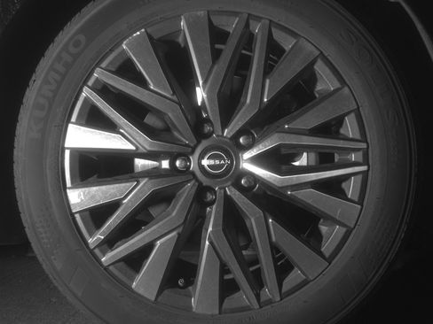 Used 2025 Nissan Altima 2.5 SV image 13