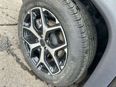 Used 2025 Jeep Compass Limited image 16