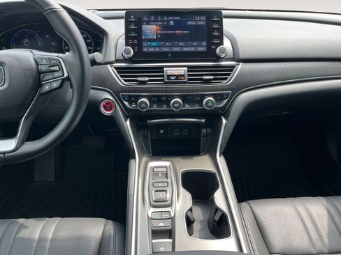 Used 2022 Honda Accord Touring image 11