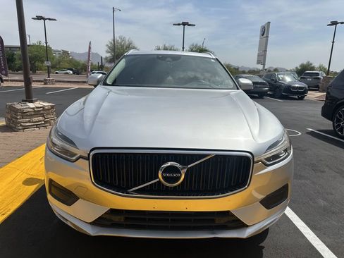 Used 2018 Volvo XC60 T5 Momentum w/ Vision Package image 2