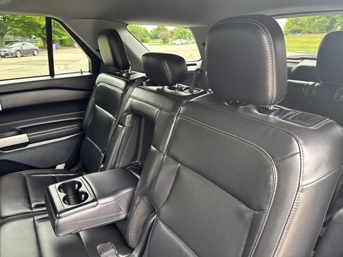 Used 2023 Ford Explorer XLT w/ Equipment Group 202A AWD/4WD image 26