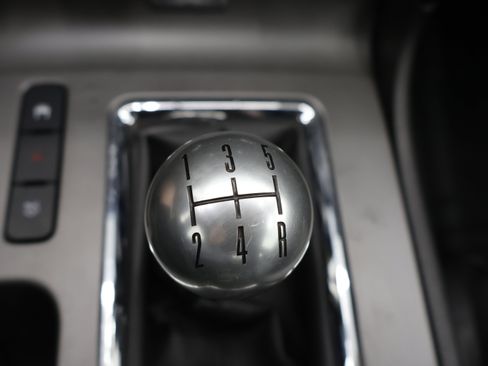 Used 2010 Ford Mustang GT Premium RWD image 39