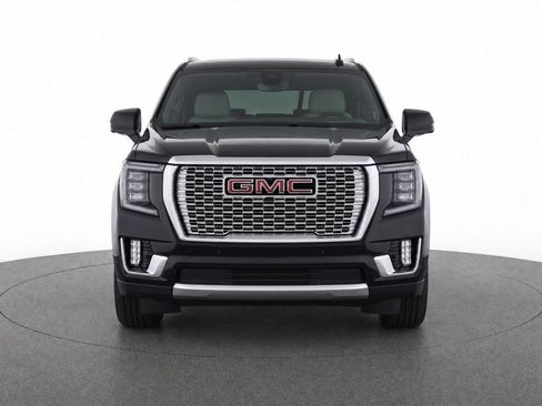 Used 2022 GMC Yukon XL Denali w/ Denali Premium Package AWD/4WD image 5