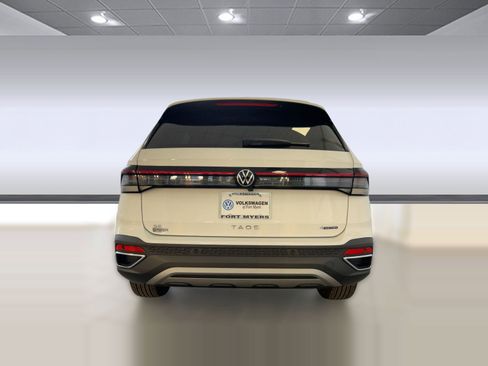New 2026 Volkswagen Taos SE image 10