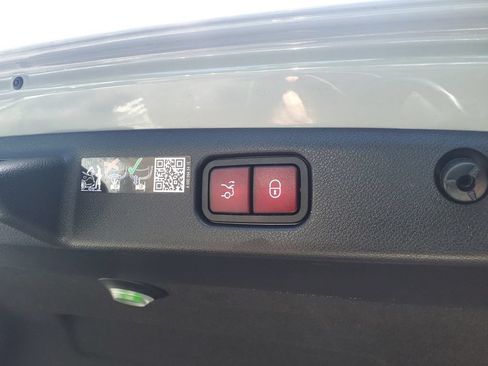 Used 2026 Mercedes-Benz E 53 AMG e 4MATIC Sedan image 18