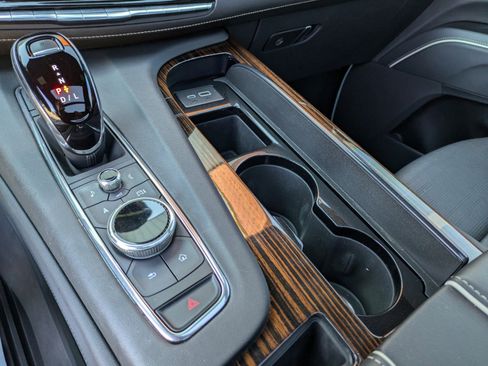 Used 2022 Cadillac Escalade Premium Luxury w/ Performance Package image 28