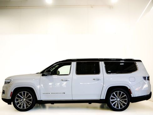 Used 2023 Jeep Grand Wagoneer L Series II AWD/4WD image 5