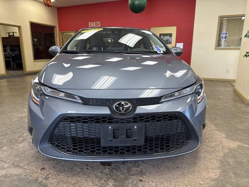 Used 2022 Toyota Corolla LE image 2