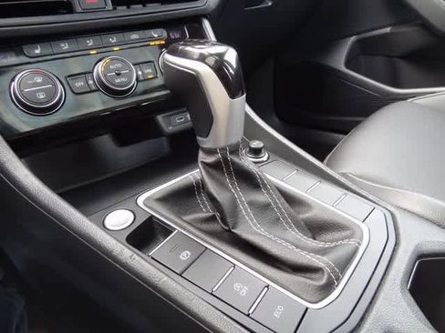 Used 2024 Volkswagen Jetta SE image 32