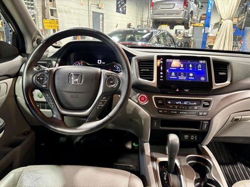 Used 2018 Honda Ridgeline RTL-T image 3