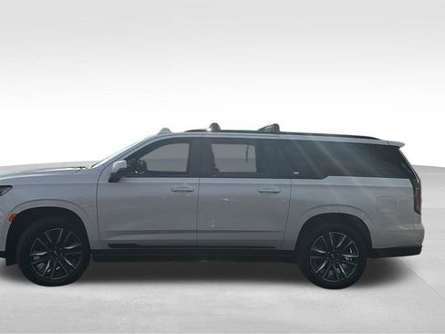 Used 2022 Cadillac Escalade ESV Sport Platinum w/ Heavy-Duty Trailer Package image 4