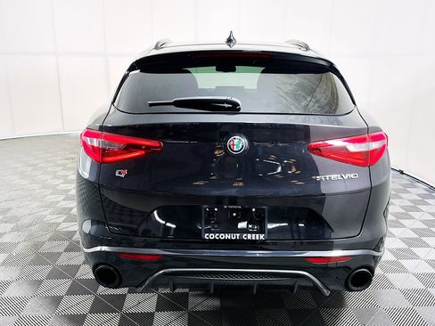 Used 2022 Alfa Romeo Stelvio Veloce AWD/4WD image 4