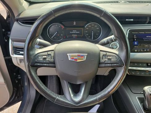 Used 2019 Cadillac XT4 Premium Luxury w/ Enhanced Visibility Package FWD image 10