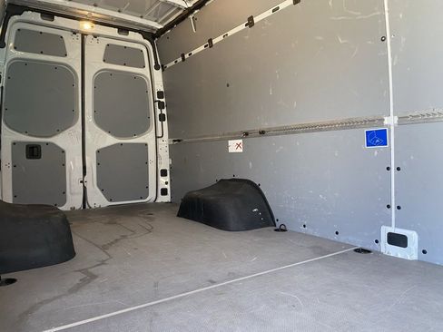 Used 2021 Mercedes-Benz Sprinter 4500 image 29