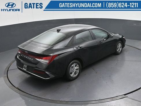New 2026 Hyundai Elantra SE image 40