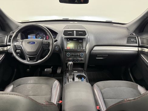 Used 2018 Ford Explorer XLT w/ Equipment Group 202A image 23