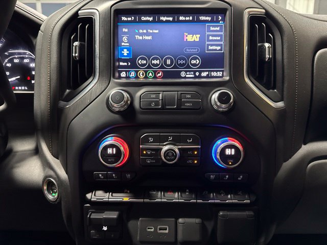 Used 2022 GMC Sierra 2500 AT4 w/ AT4 Preferred Package AWD/4WD image 9