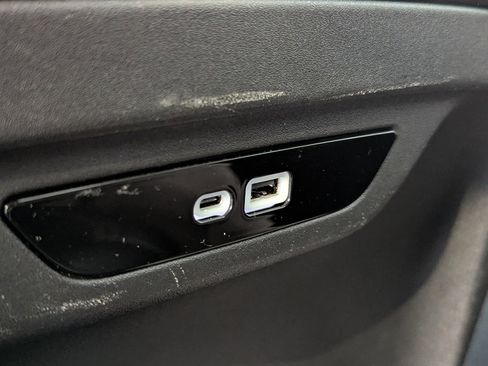 Used 2024 Chrysler Pacifica Touring-L image 26