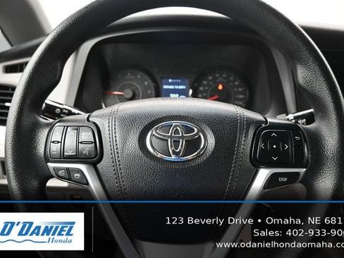 Used 2017 Toyota Sienna LE FWD image 29