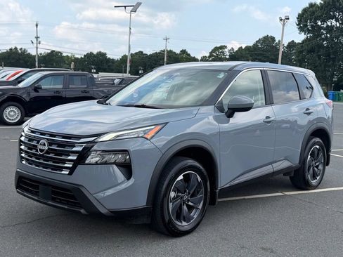 Used 2026 Nissan Rogue SV FWD image 9